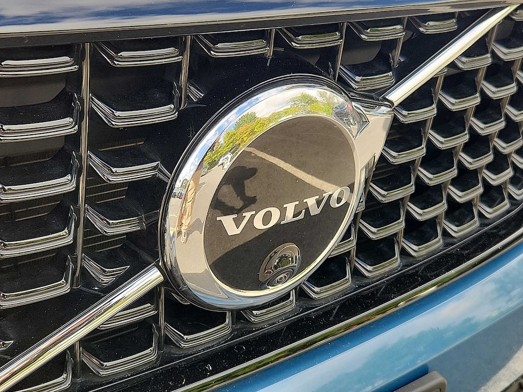Certified 2023 Volvo XC40 B5 AWD Plus Dark SUV