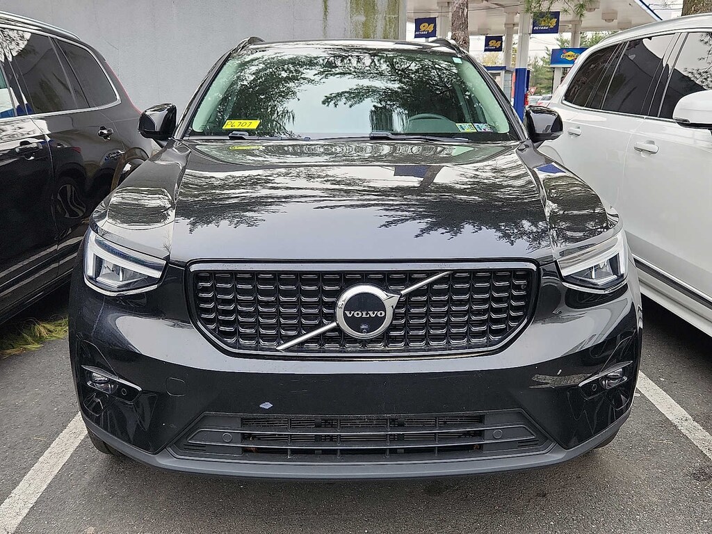 Used 2023 Volvo XC40 B5 AWD Plus Dark SUV