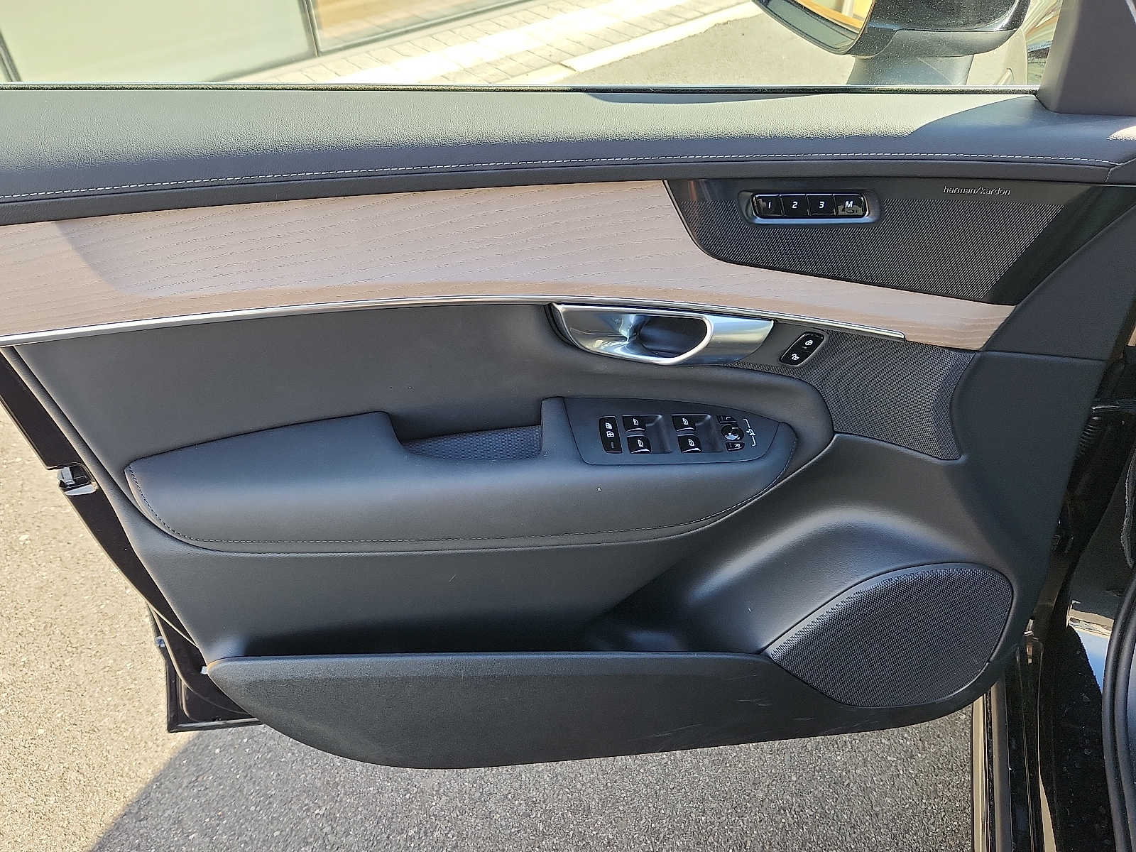 2026 Volvo XC90 Plus - Photo 12