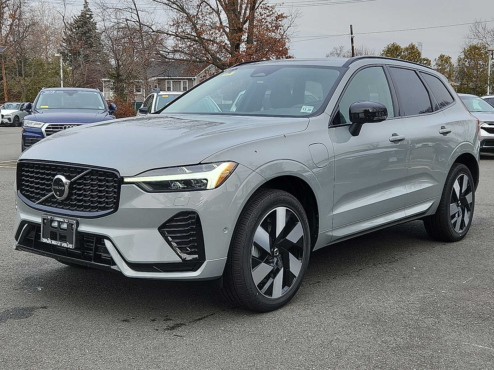 2025 Volvo XC60 Hybrid T8 Plus photo 3