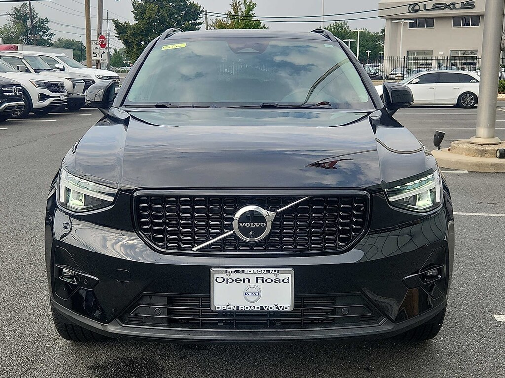 Certified 2023 Volvo XC40 B5 AWD Ultimate Dark SUV