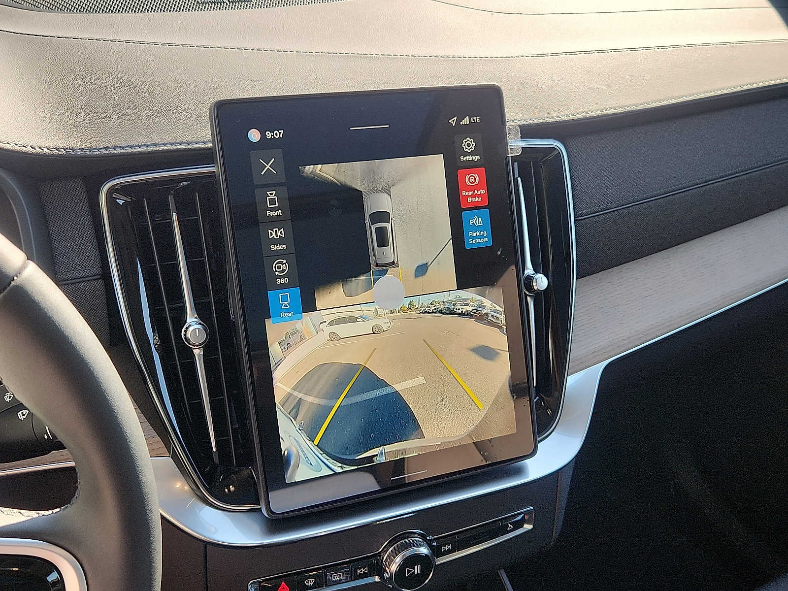 2026 Volvo XC90 Plus - Photo 16