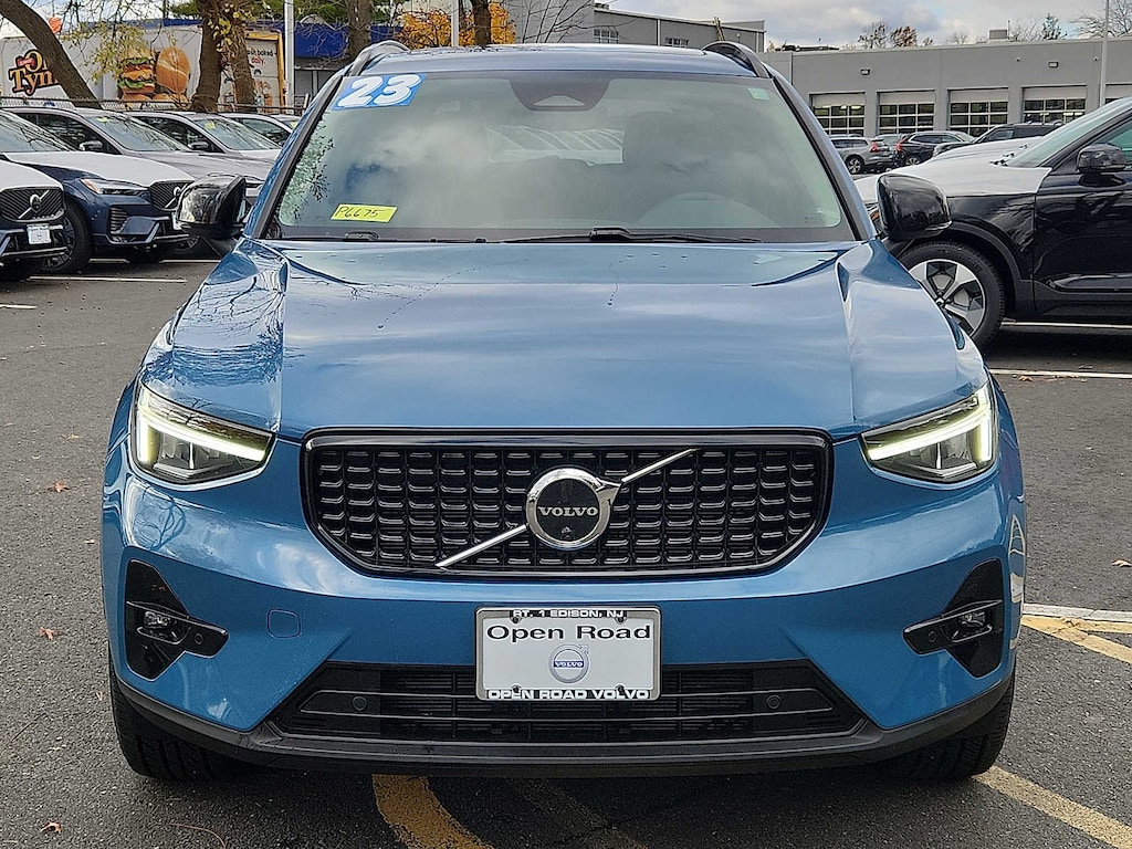 Certified 2023 Volvo XC40 B5 AWD Plus Dark SUV