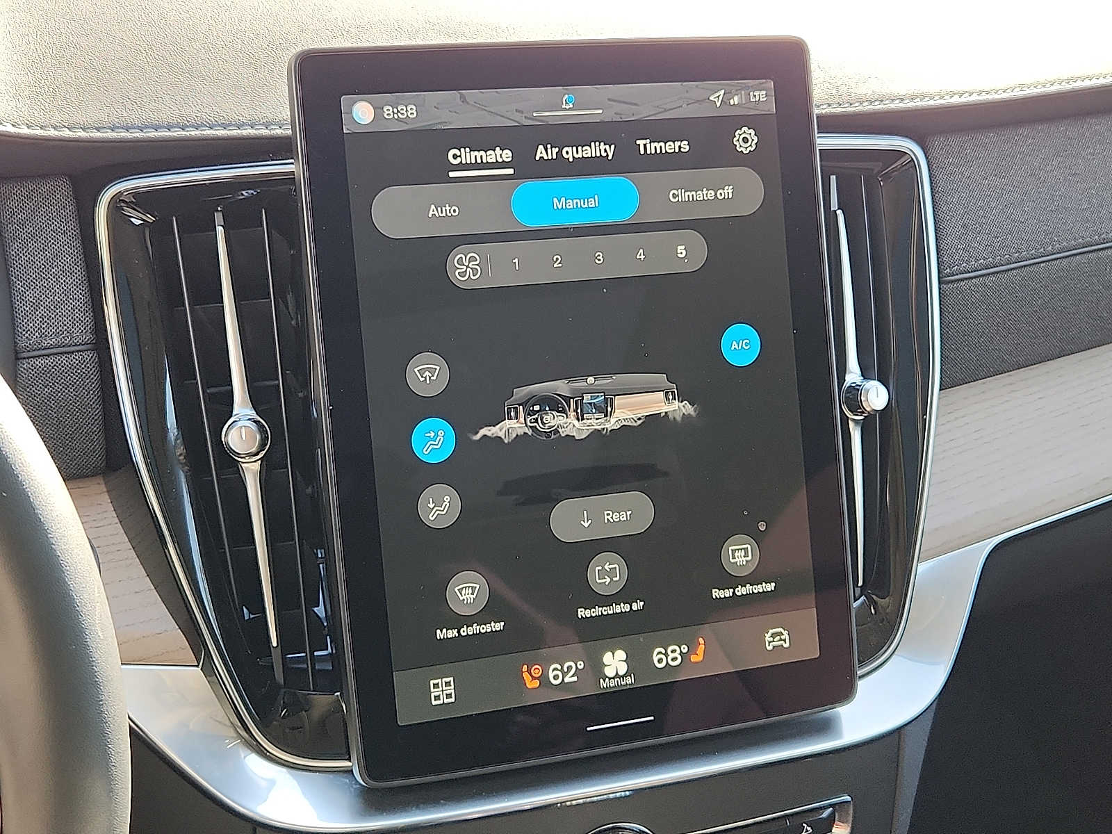 2026 Volvo XC90 Plus - Photo 15