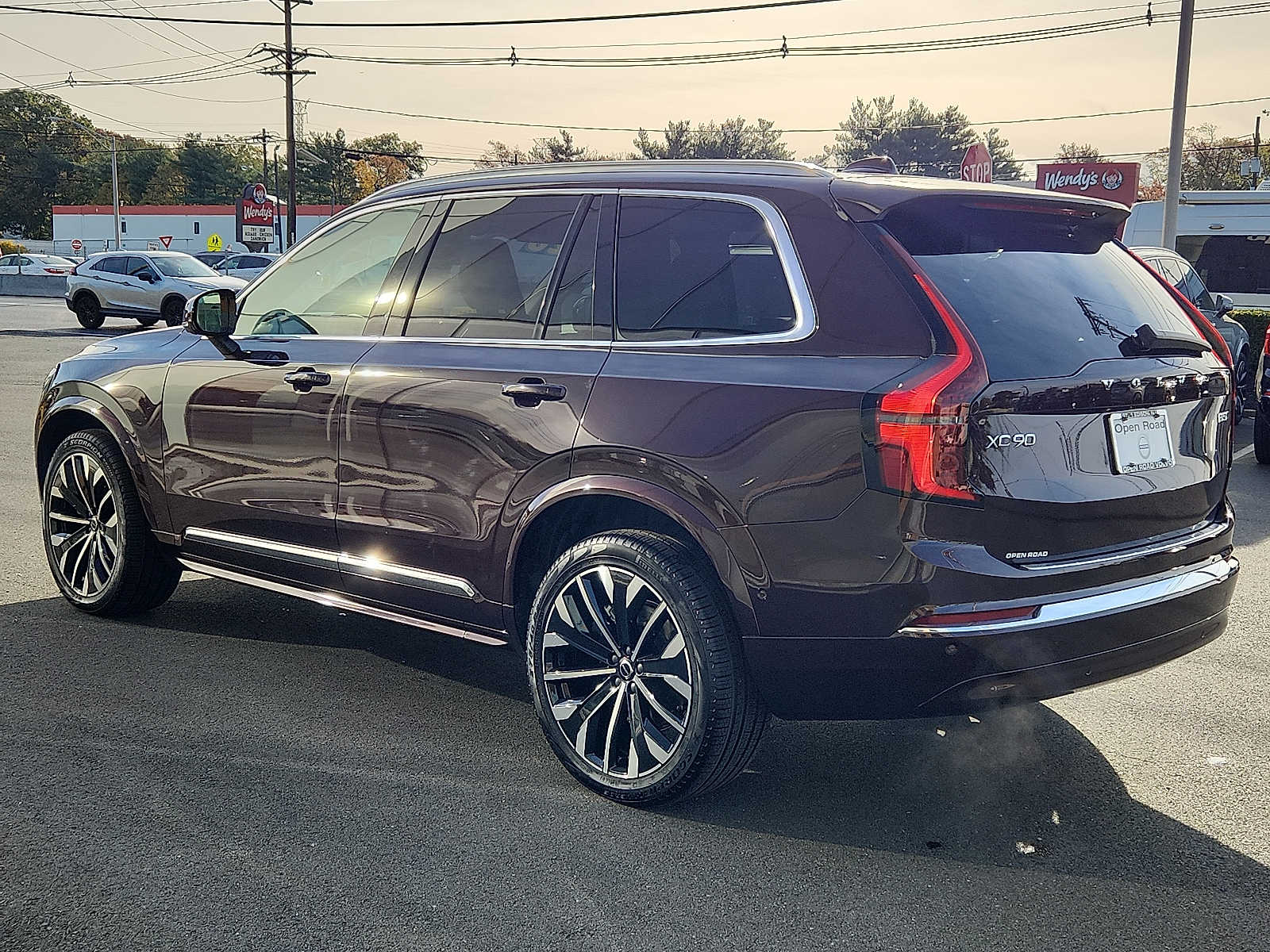 2026 Volvo XC90 Plus B5 AWD photo 4