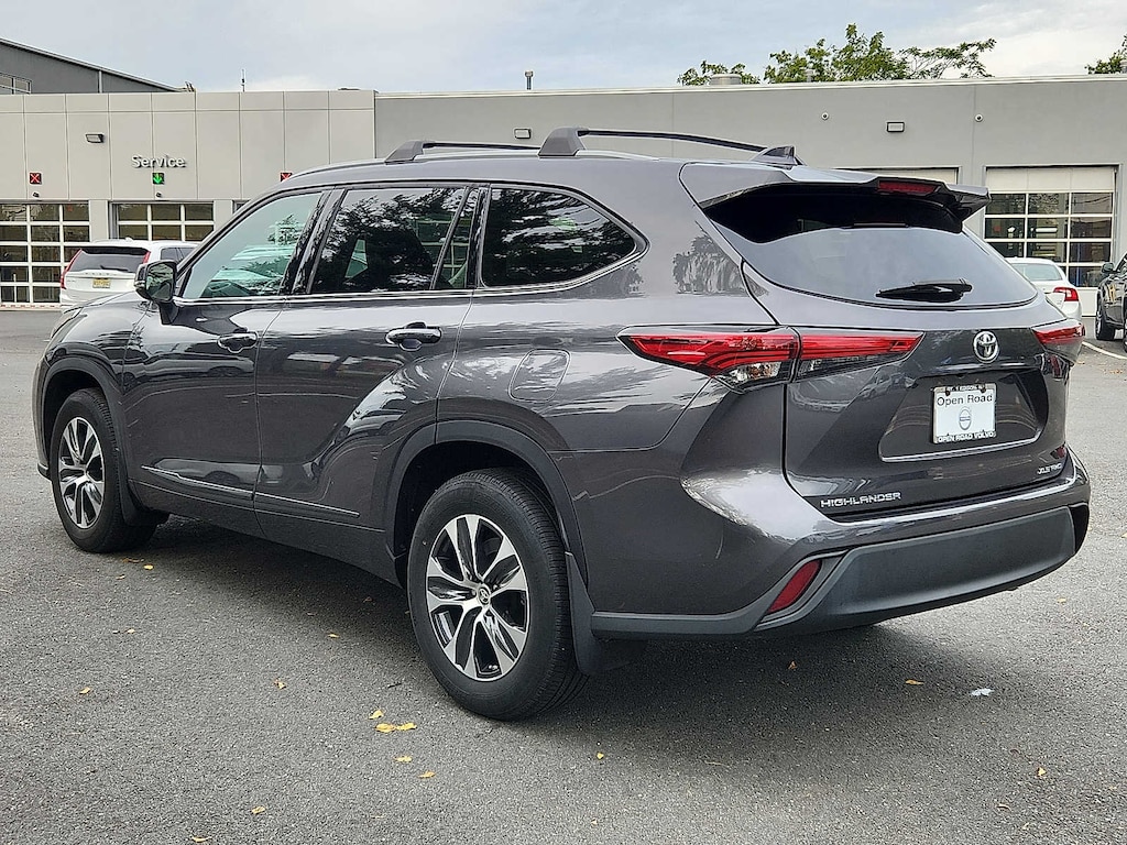 Used 2022 Toyota Highlander XLE SUV
