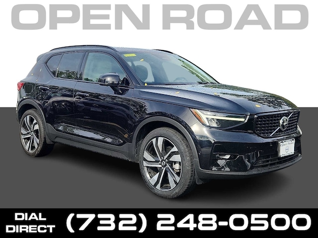 2024 Volvo XC40 B5 Plus Dark SUV