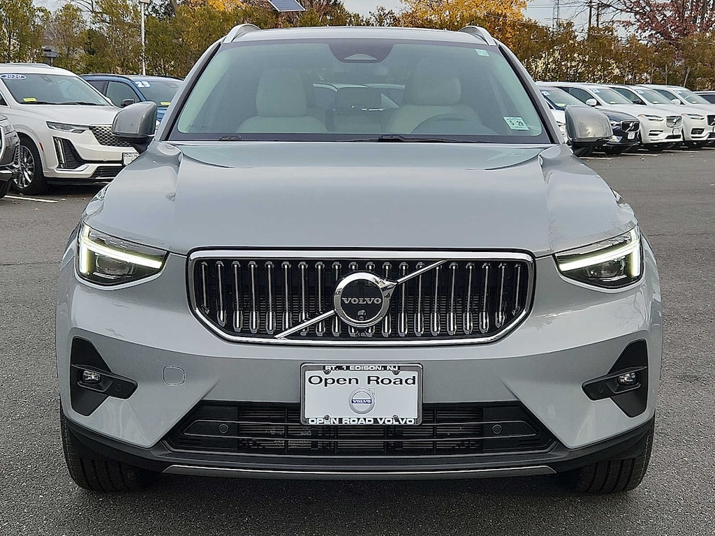 Certified 2024 Volvo XC40 B5 Ultimate Bright SUV