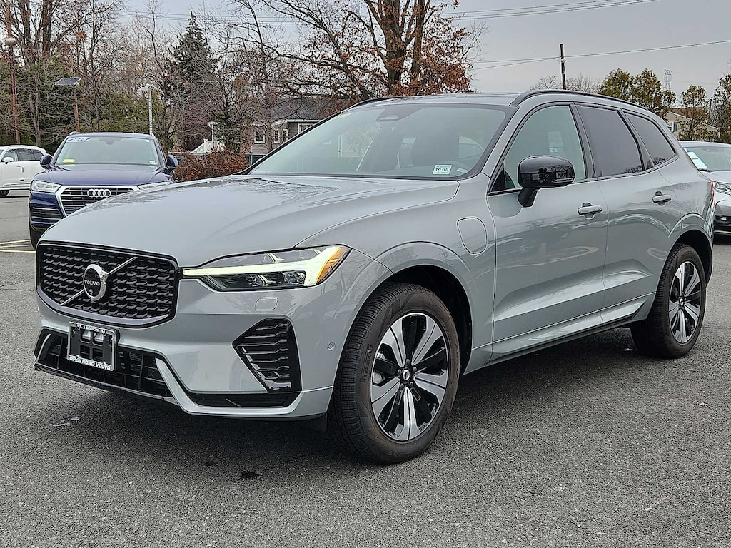 Used 2025 Volvo XC60 plug-in hybrid T8 Plus SUV