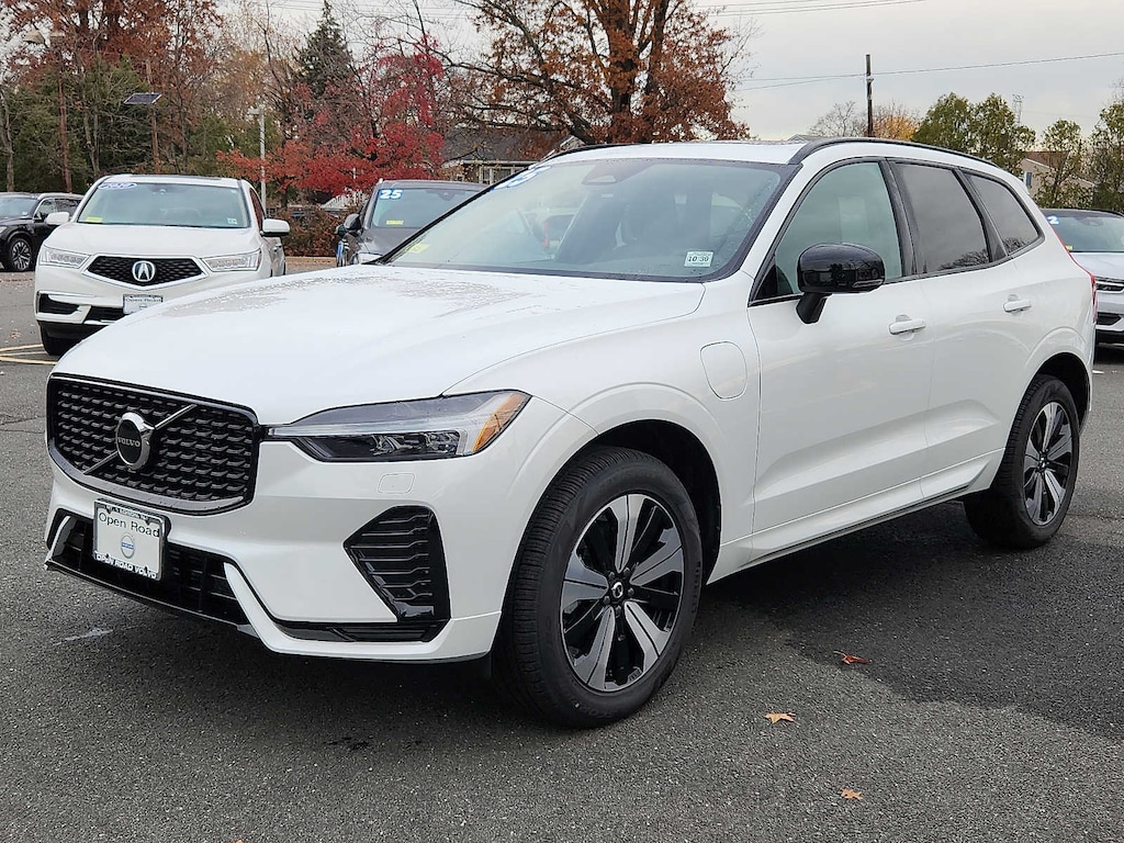 Used 2025 Volvo XC60 plug-in hybrid T8 Core SUV