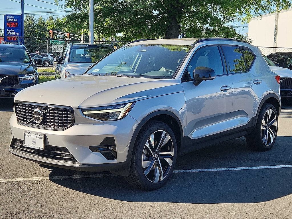 Certified 2023 Volvo XC40 B5 AWD Plus Dark SUV