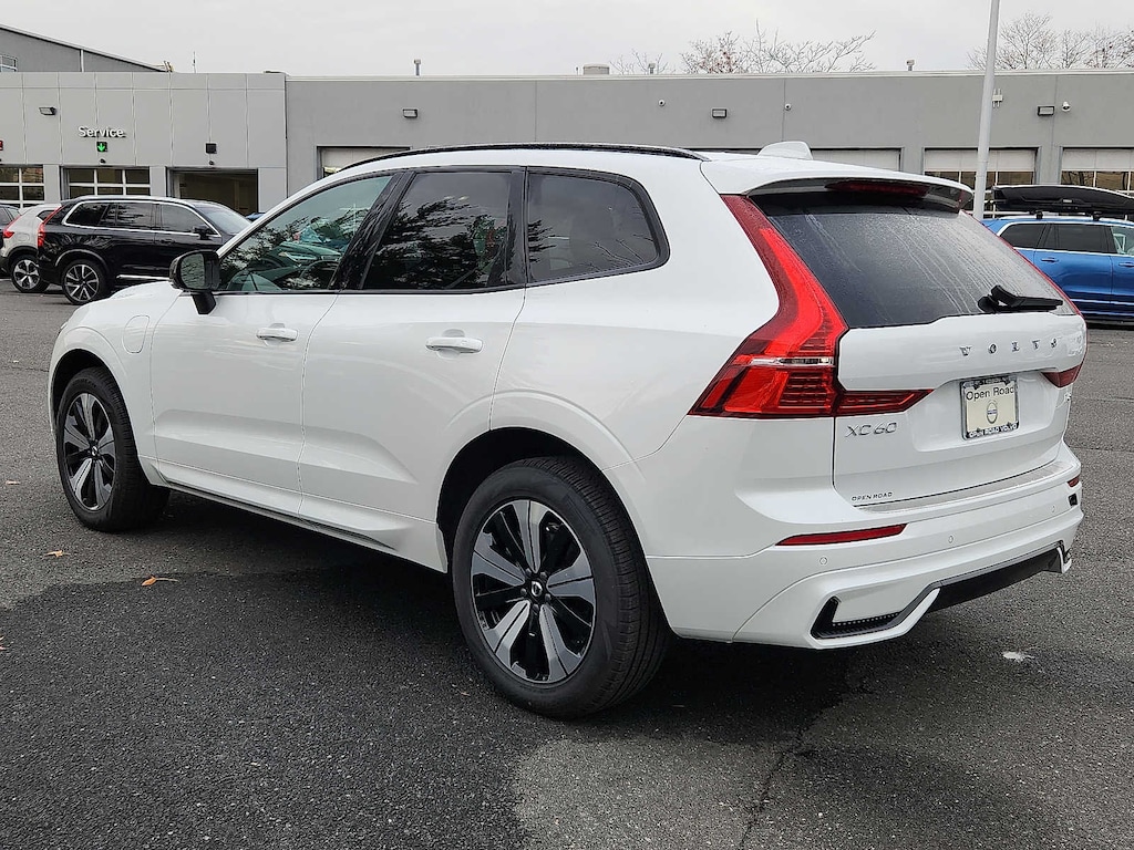 Used 2025 Volvo XC60 plug-in hybrid T8 Core SUV