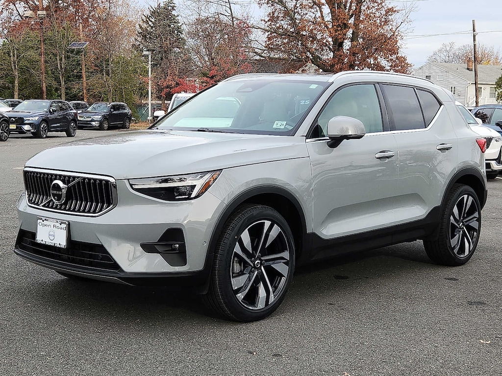 Certified 2024 Volvo XC40 B5 Ultimate Bright SUV