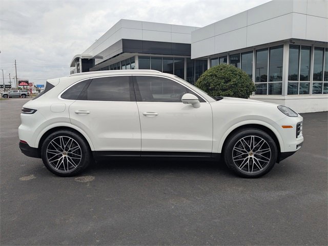2024 Porsche Cayenne photo 2