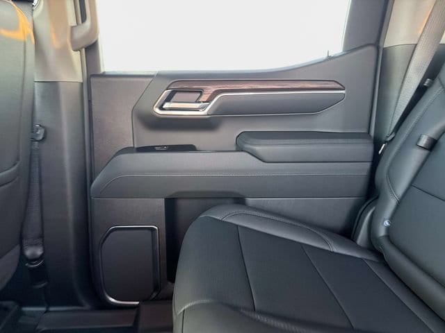 2026 GMC Sierra 1500 SLT - Photo 14