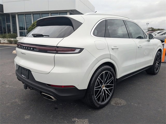 2024 Porsche Cayenne photo 3