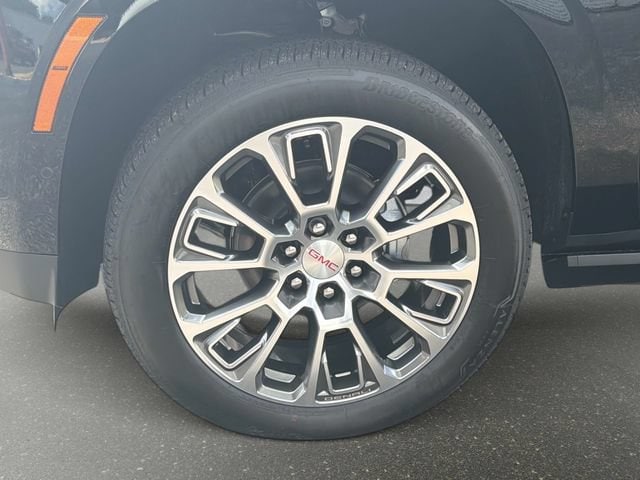 2026 GMC Yukon XL Denali - Photo 10