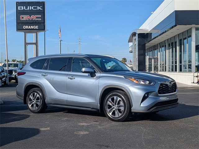 2020 Toyota Highlander XLE photo 2