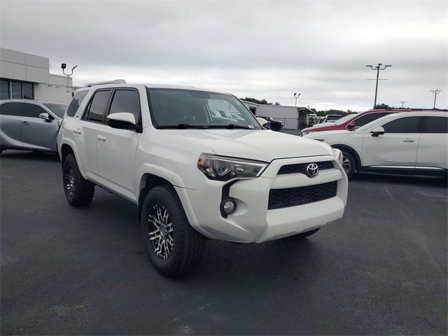 2018 Toyota 4Runner SR5 photo 2