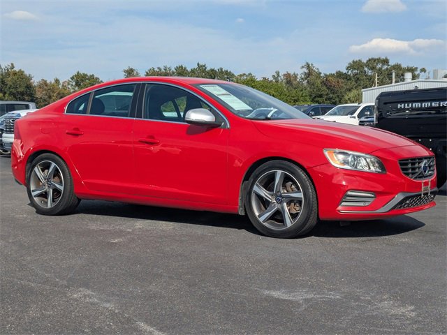 2015 Volvo S60 T6 R-Design Platinum photo 2