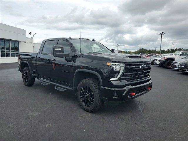 2025 Chevrolet Silverado 2500HD LT photo 2