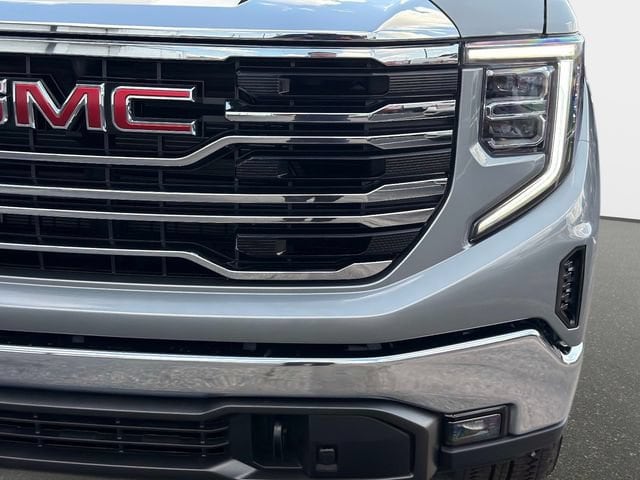2026 GMC Sierra 1500 SLT - Photo 9