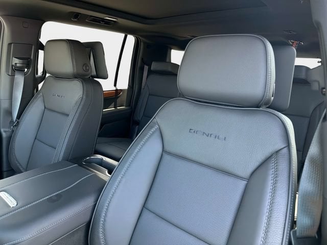 2026 GMC Yukon XL Denali - Photo 20