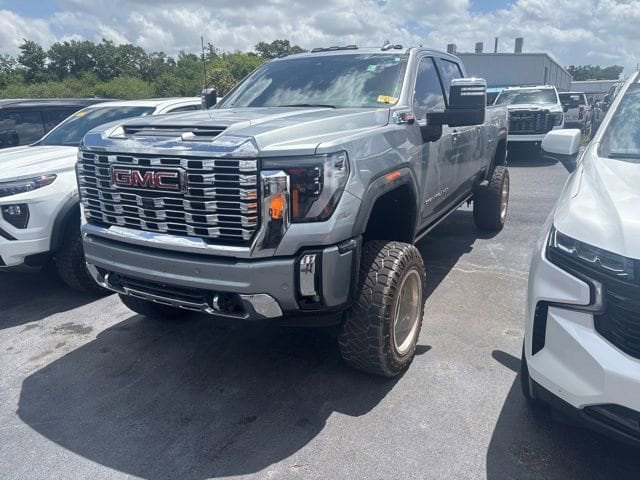 2024 GMC Sierra 4WD Crew Cab Standard Box Denali's photo