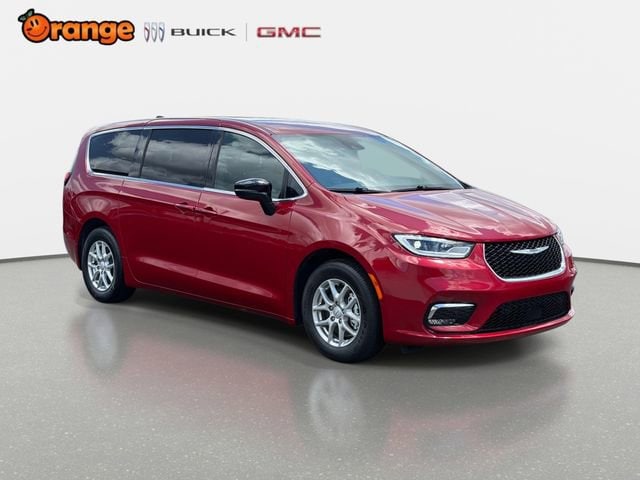 2025 Chrysler Pacifica Select's photo
