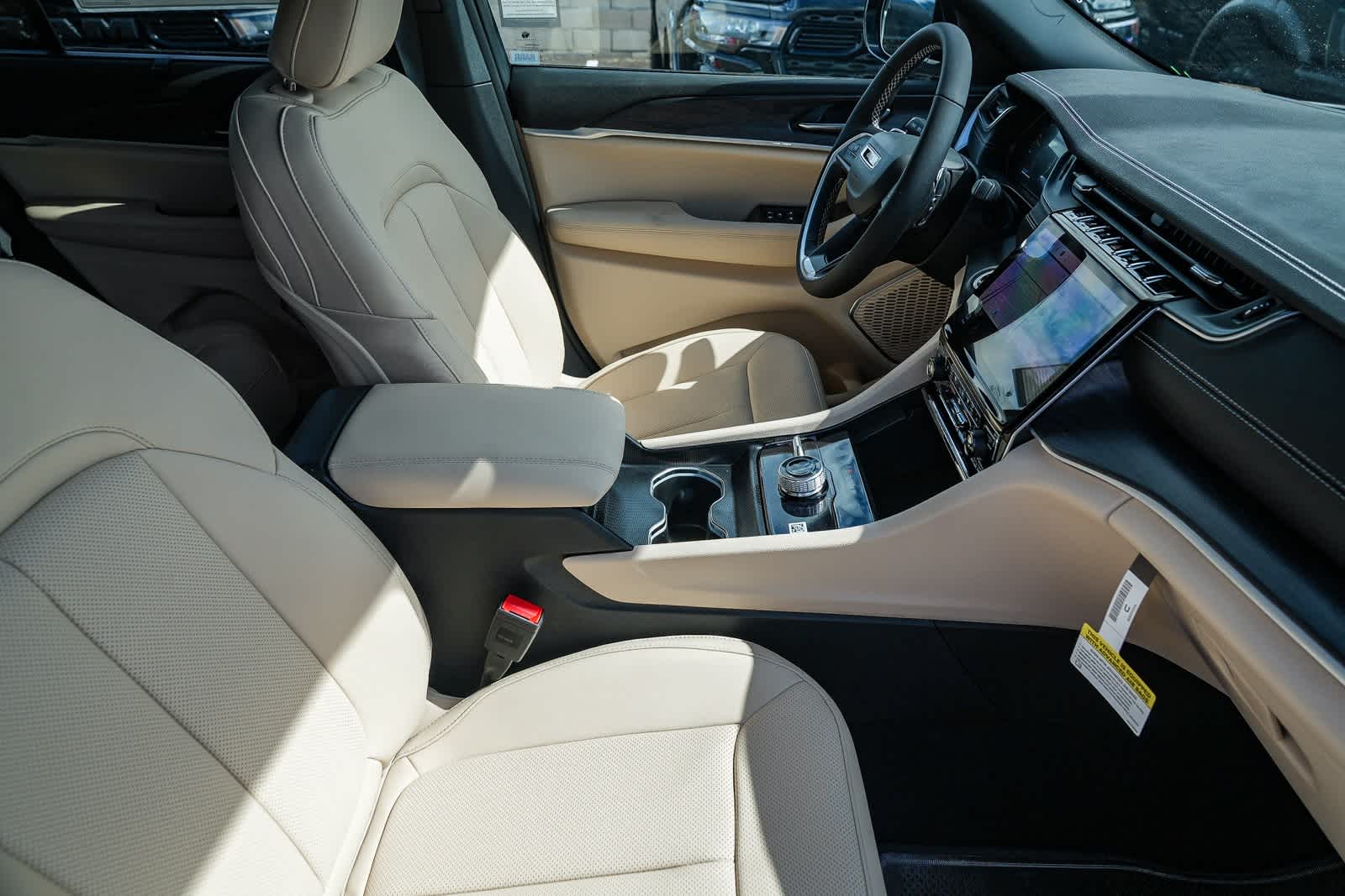 Thumbnail: 2025 Jeep Grand Cherokee - 17