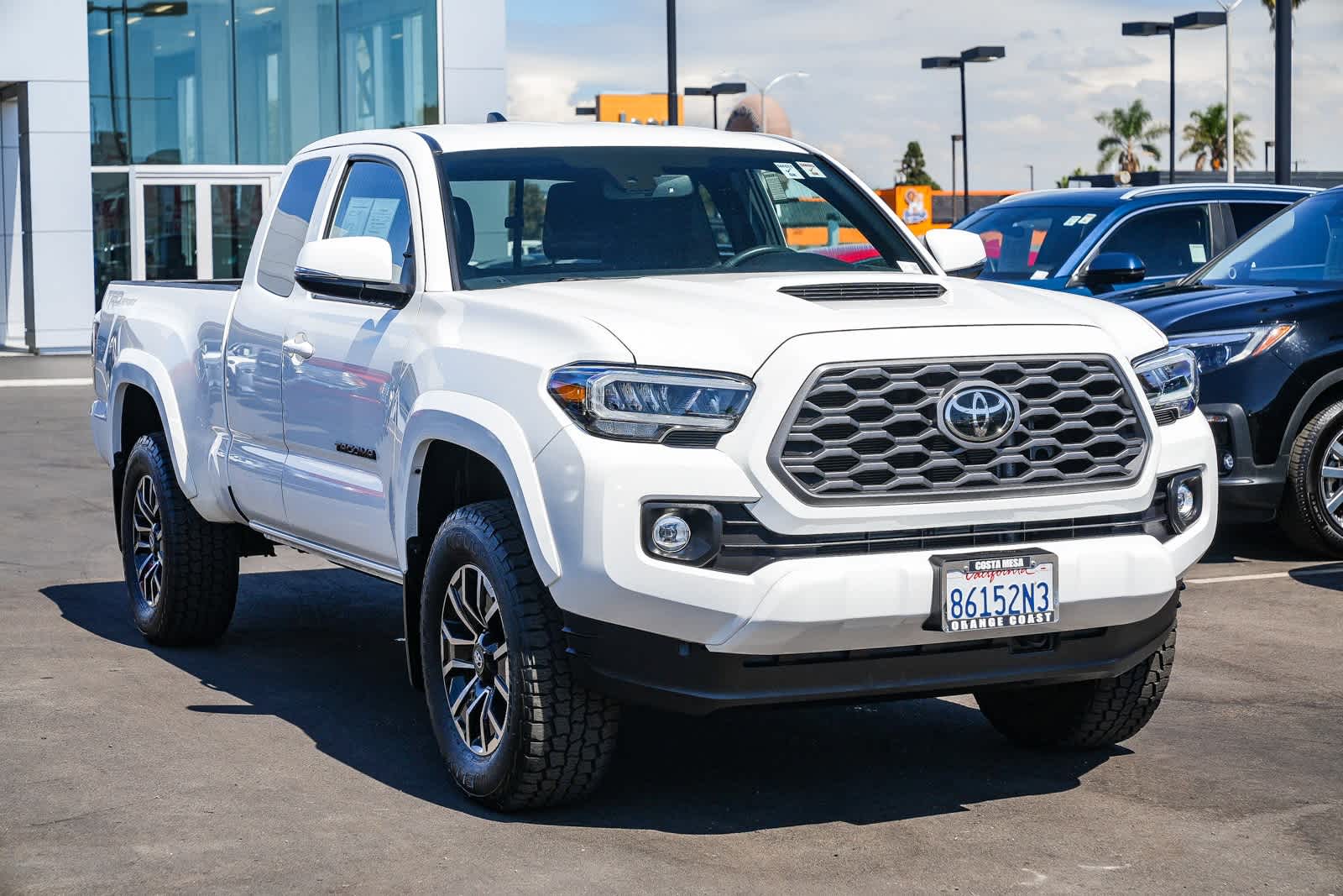Thumbnail: 2022 Toyota Tacoma - 3