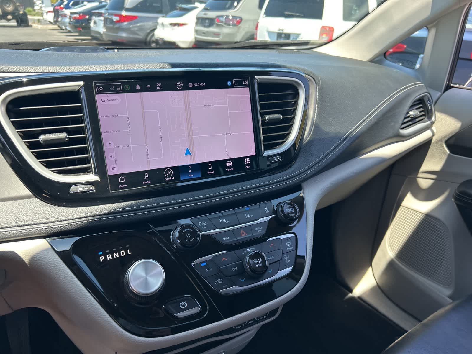 Thumbnail: 2022 Chrysler Pacifica - 38