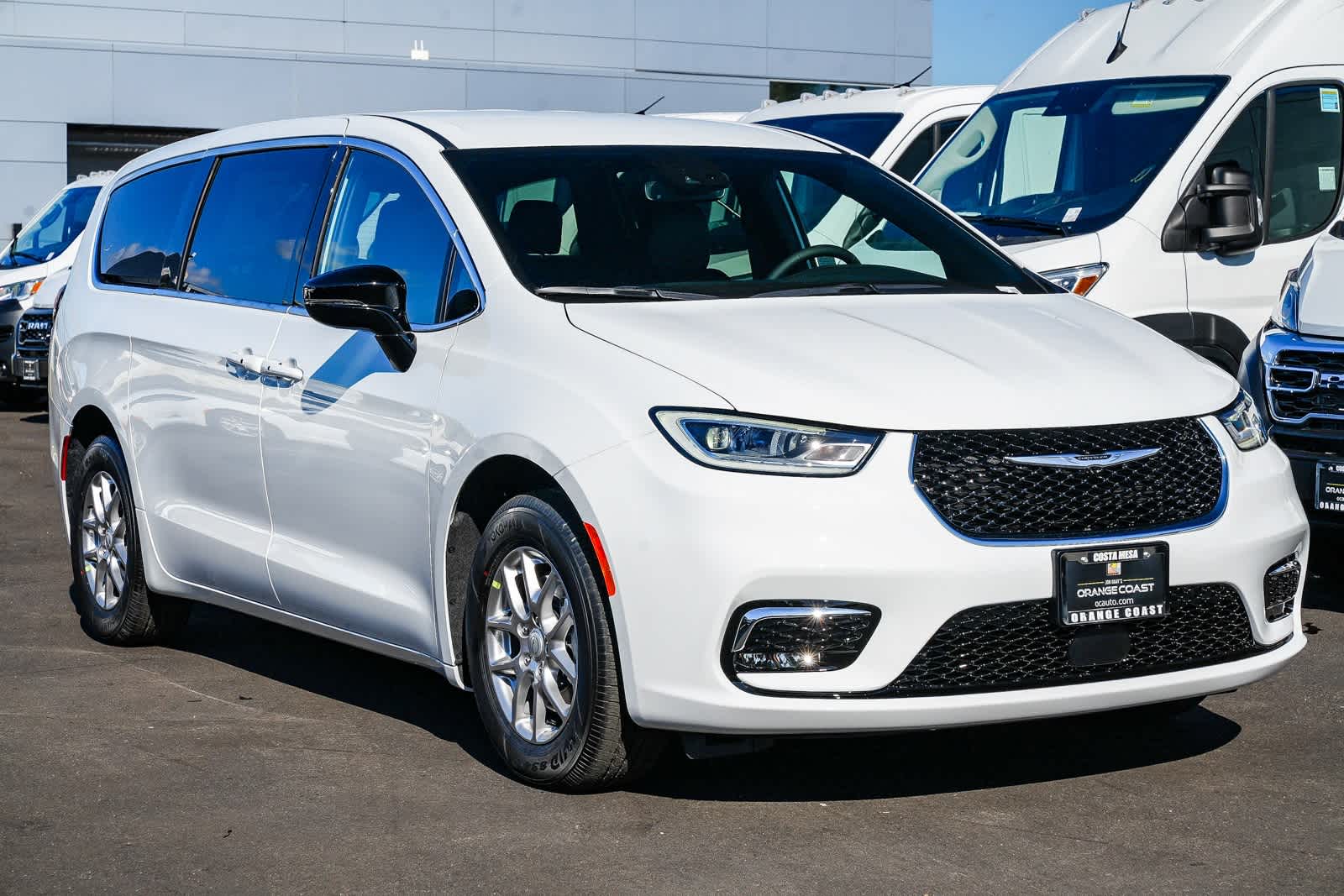 Thumbnail: 2026 Chrysler Pacifica - 3