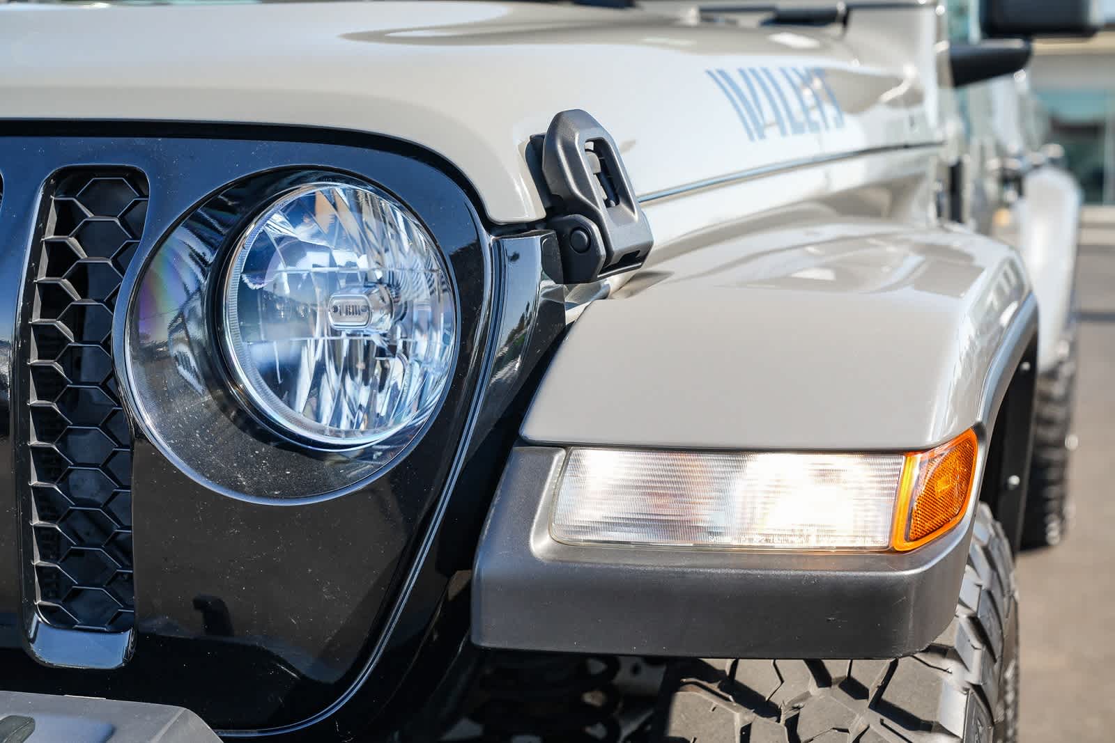 Thumbnail: 2021 Jeep Gladiator - 8
