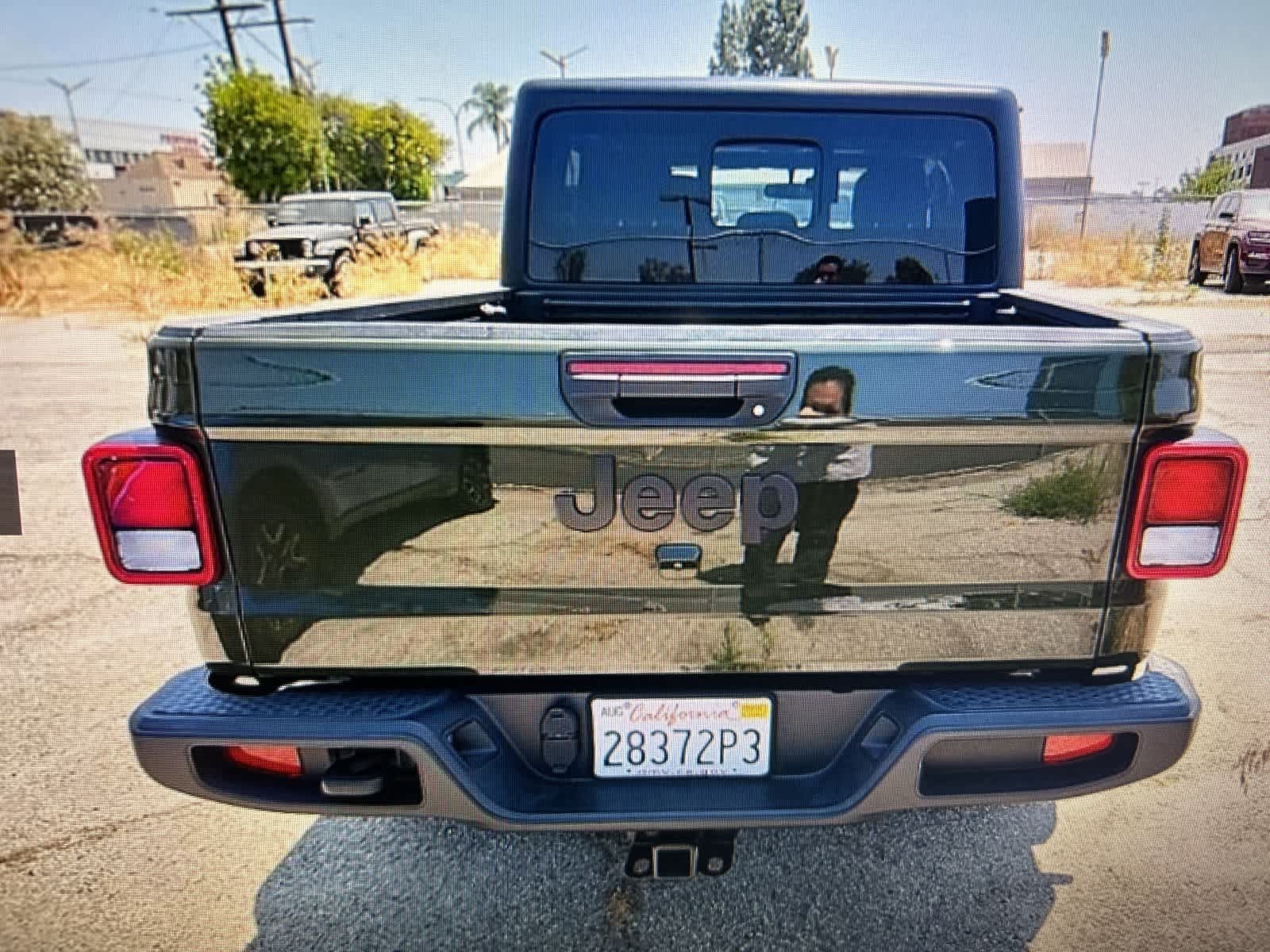 Thumbnail: 2022 Jeep Gladiator - 17