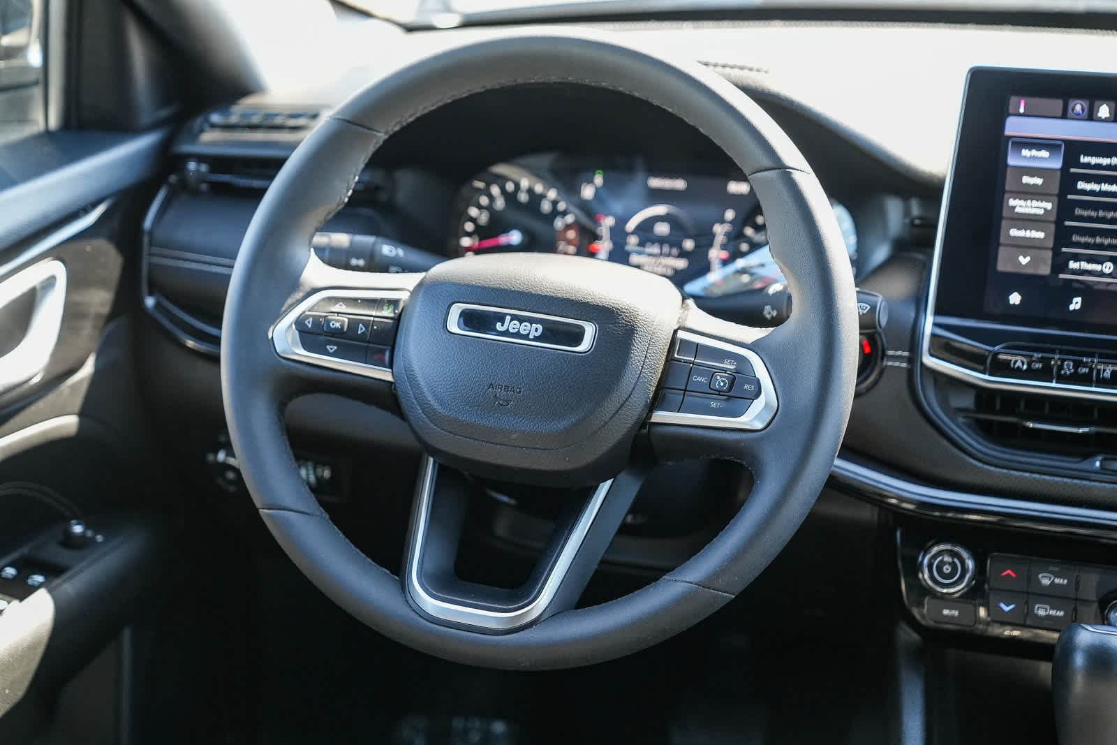 Thumbnail: 2023 Jeep Compass - 13