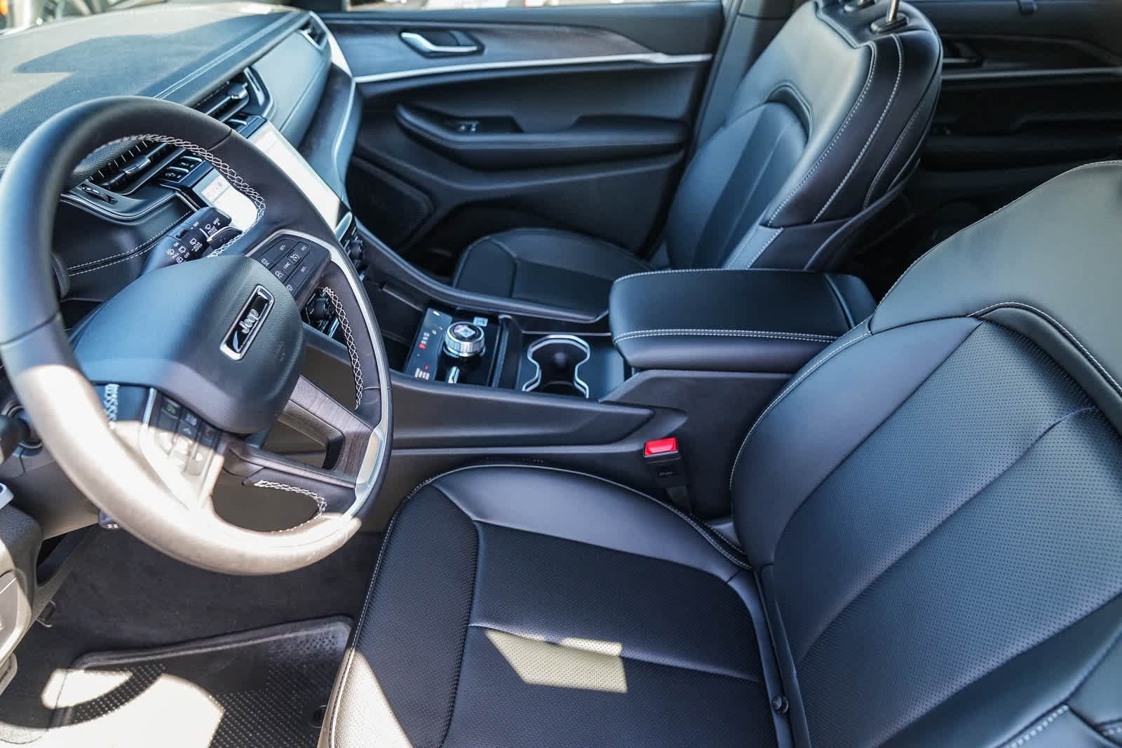 Thumbnail: 2025 Jeep Grand Cherokee - 19