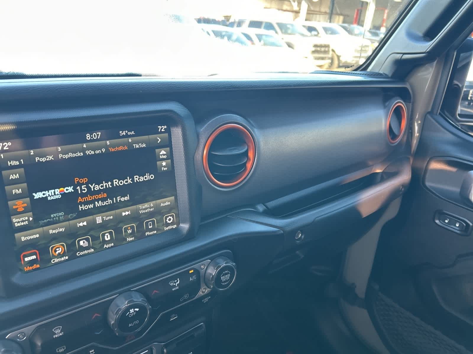 Thumbnail: 2020 Jeep Gladiator - 26