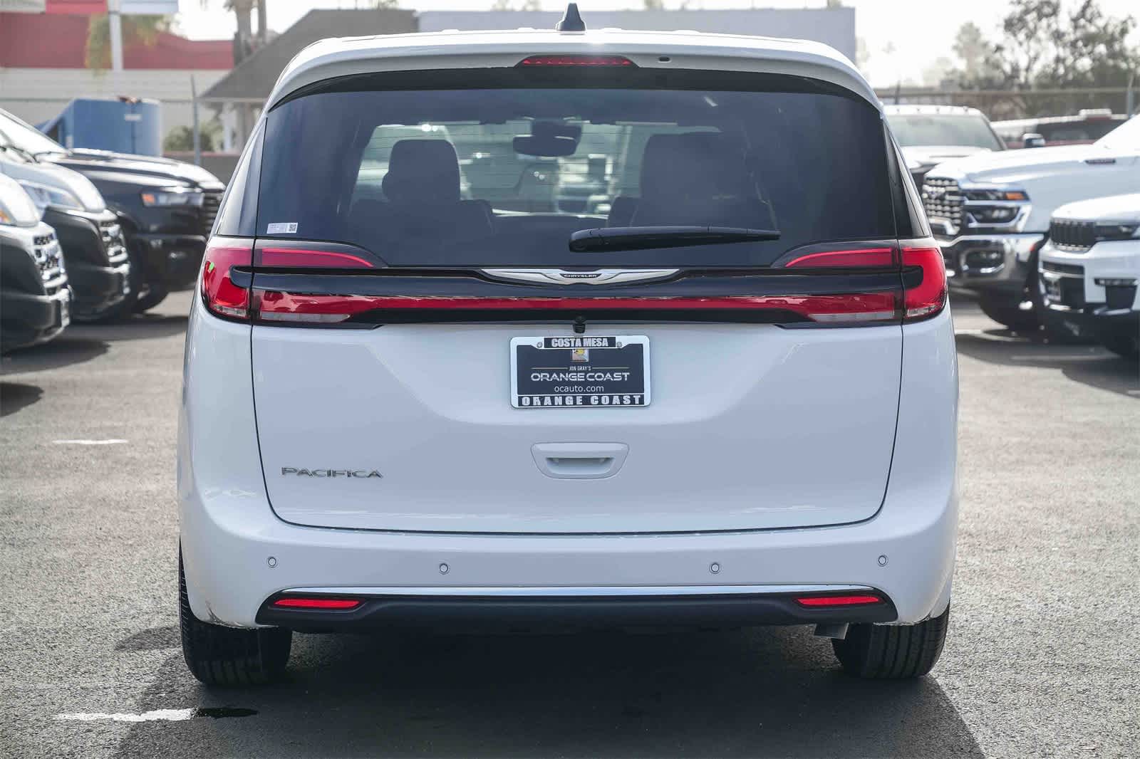 Thumbnail: 2026 Chrysler Pacifica - 5