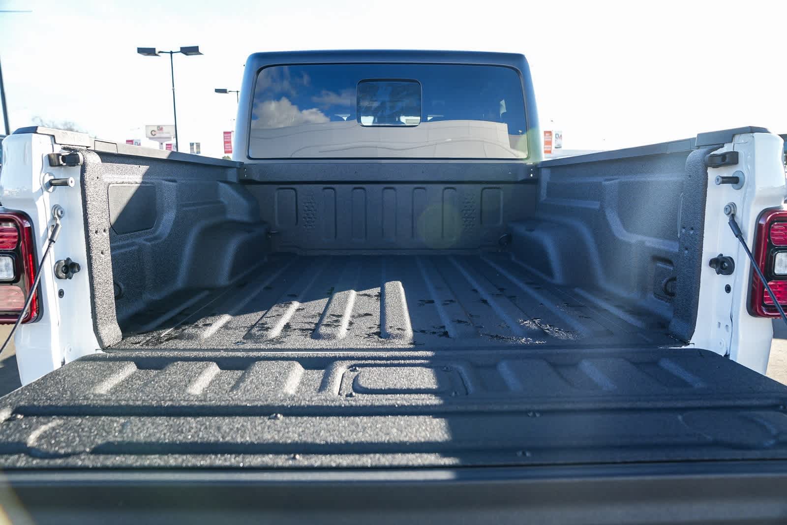 Thumbnail: 2026 Jeep Gladiator - 11