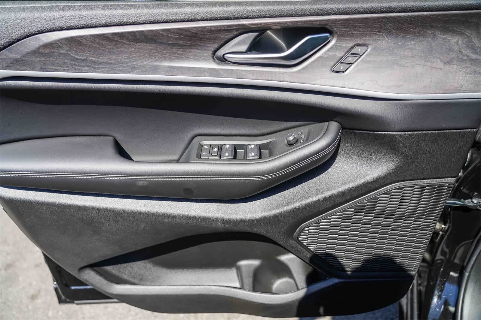 Thumbnail: 2025 Jeep Grand Cherokee L - 23