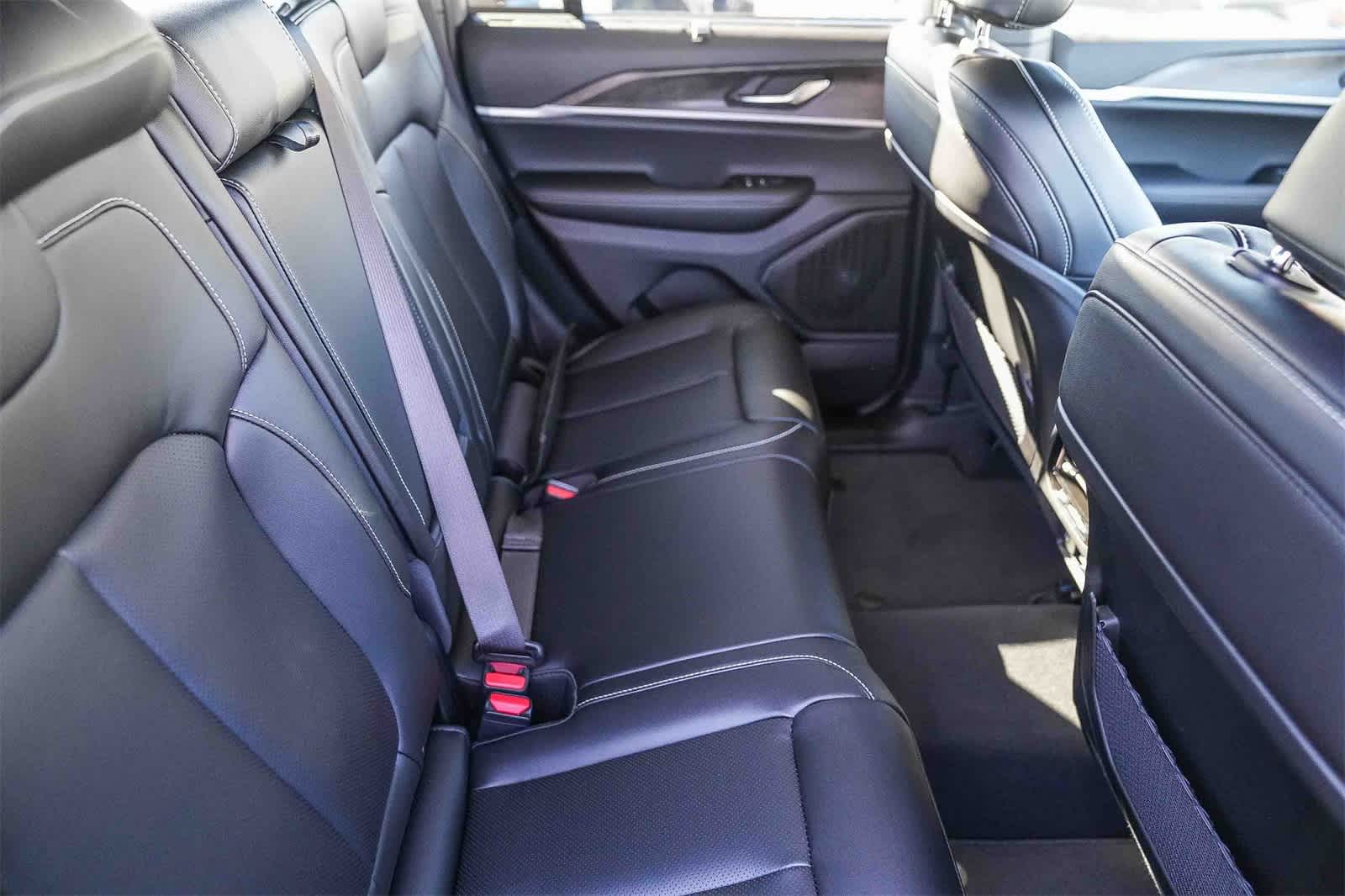 Thumbnail: 2025 Jeep Grand Cherokee - 17