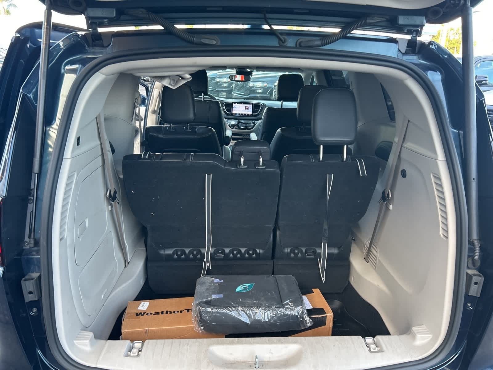 Thumbnail: 2022 Chrysler Pacifica - 26