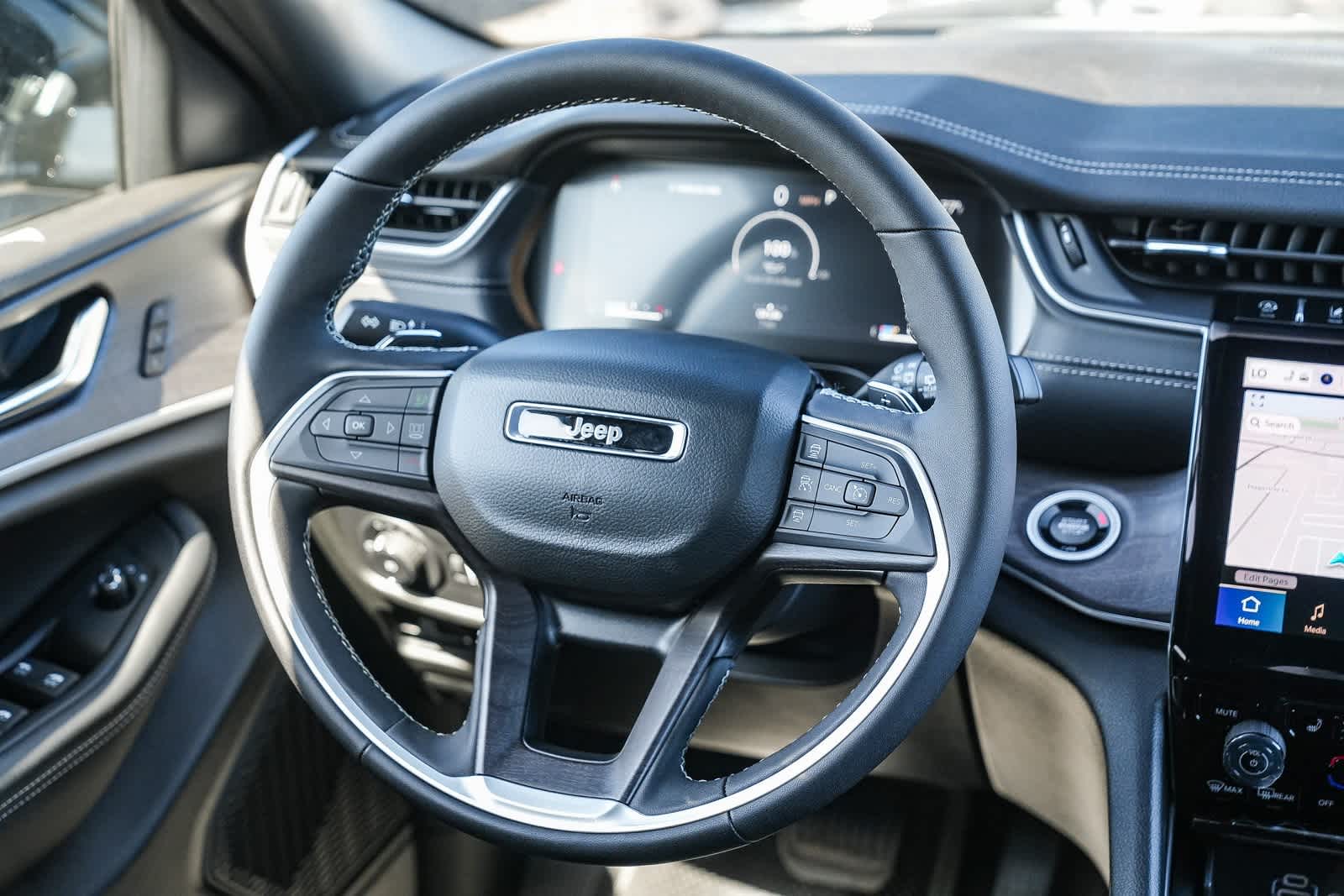 Thumbnail: 2025 Jeep Grand Cherokee - 16