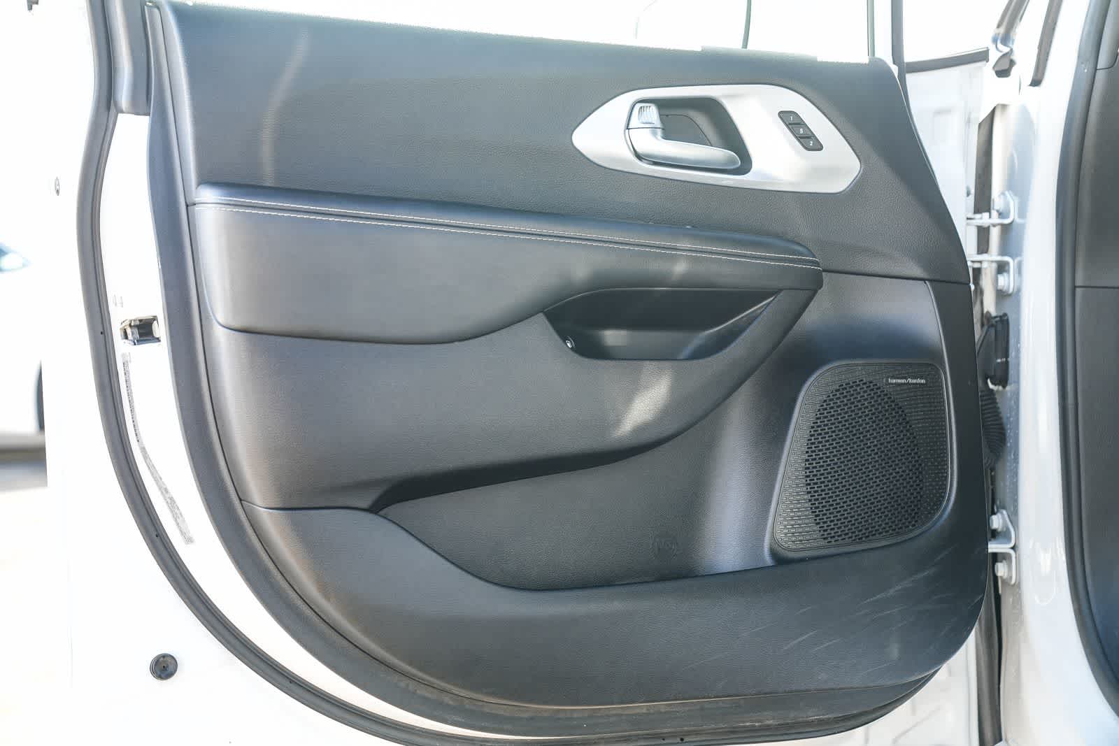 Thumbnail: 2020 Chrysler Pacifica - 16