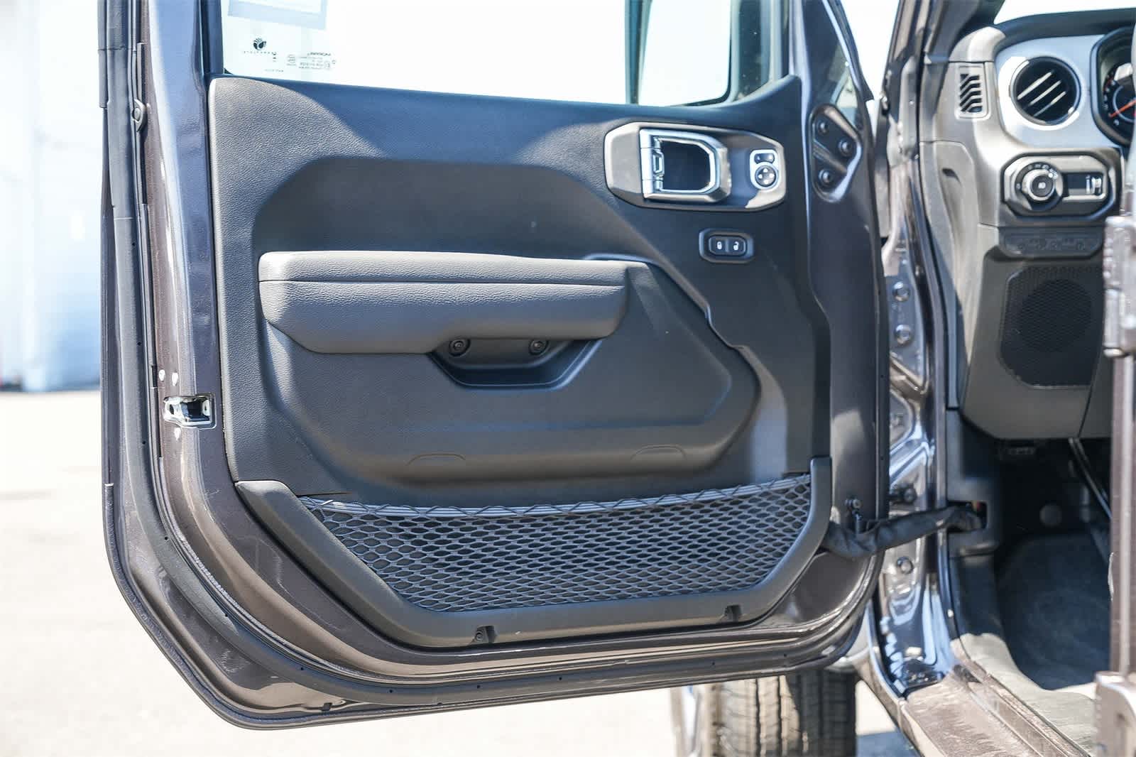 Thumbnail: 2025 Jeep Wrangler - 21