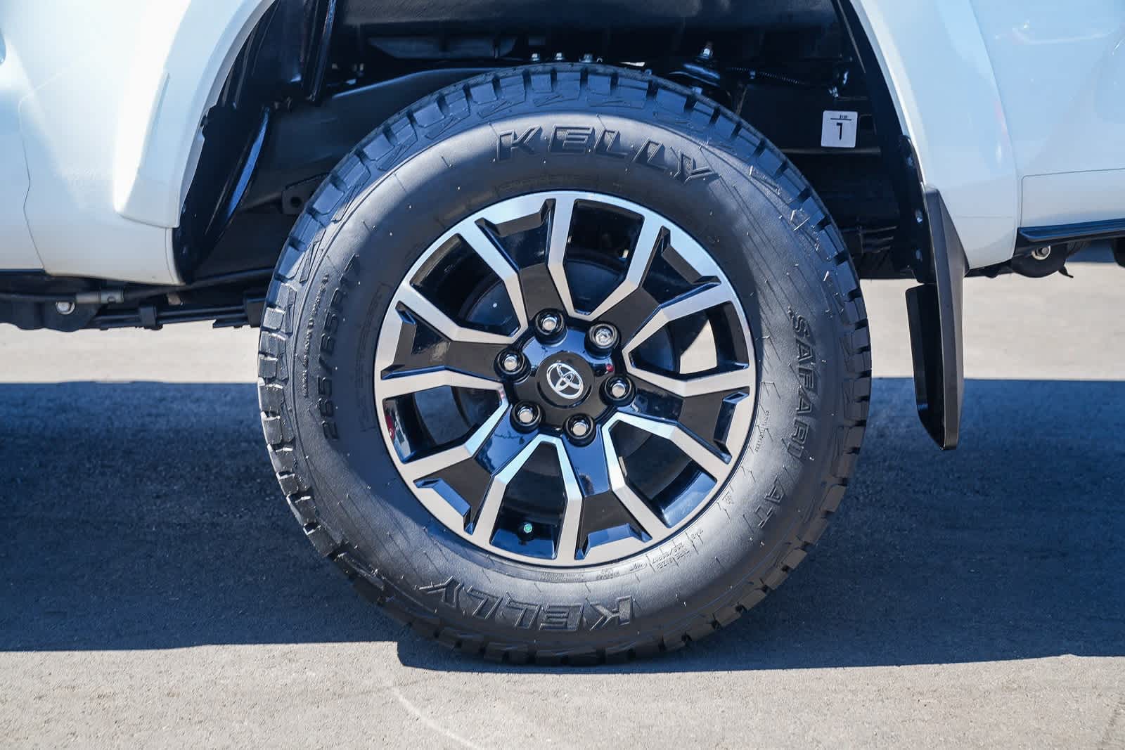 Thumbnail: 2022 Toyota Tacoma - 10