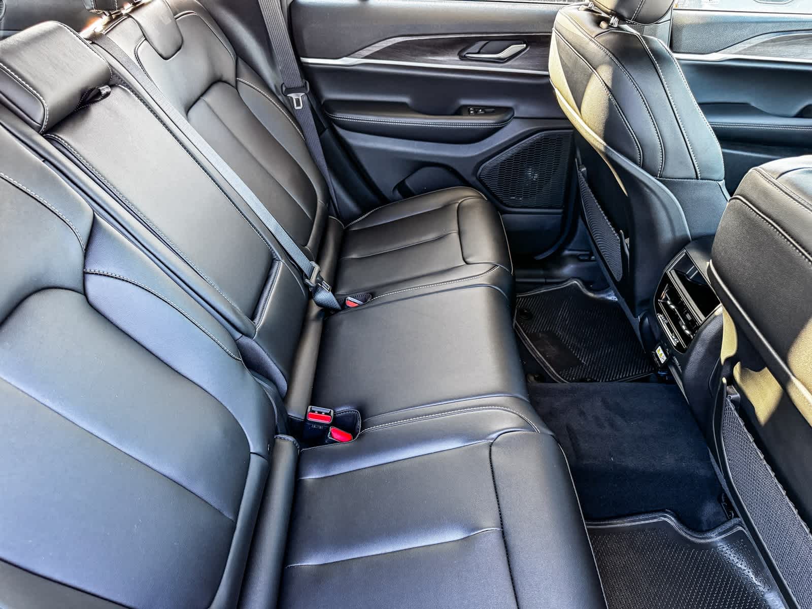 Thumbnail: 2025 Jeep Grand Cherokee - 17