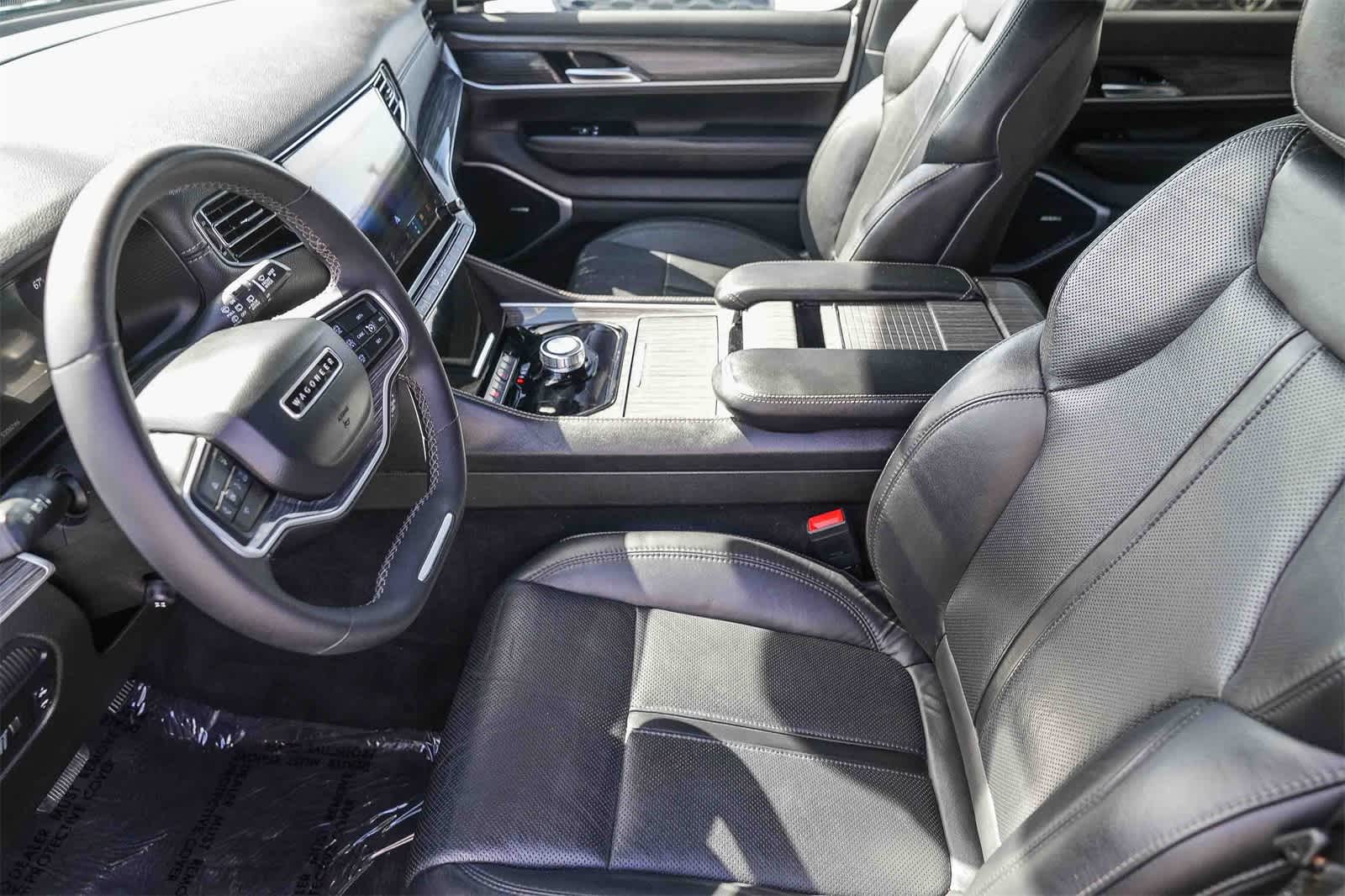 Thumbnail: 2022 Jeep Wagoneer - 15