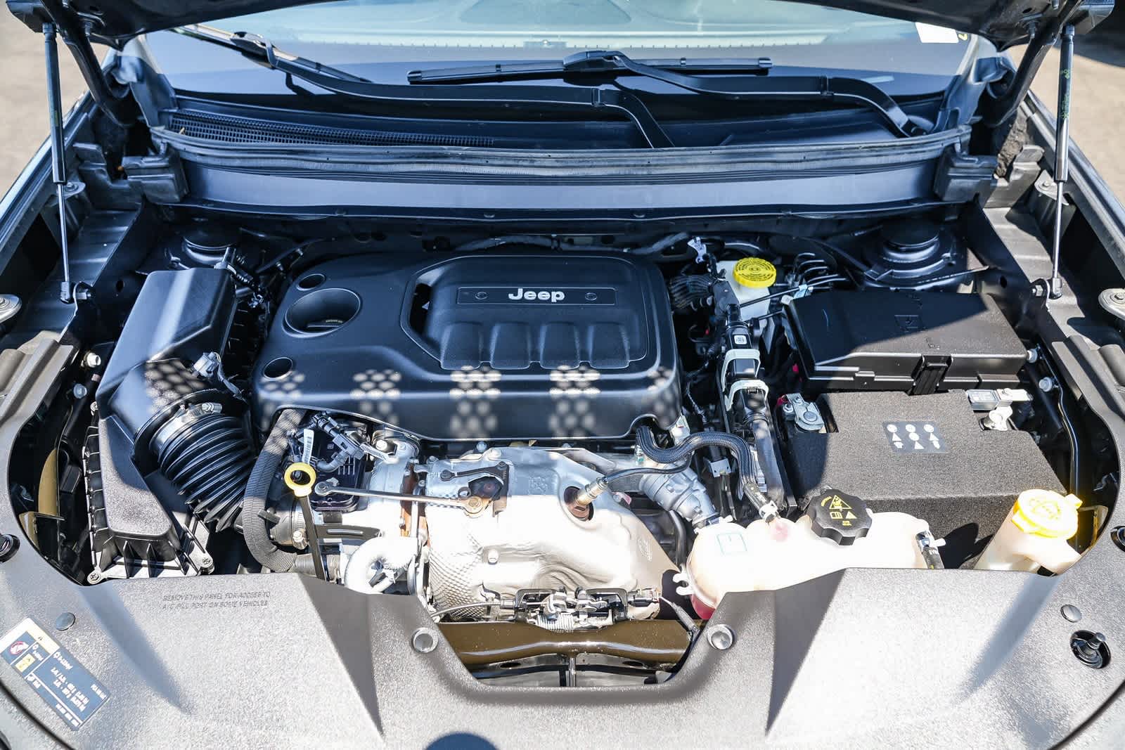 Thumbnail: 2022 Jeep Cherokee - 28